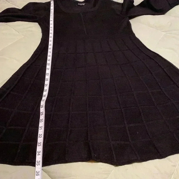Ellen Tracy Black Long Sleeve Pleated Fit & Flair Sweater Dress in Size Medium. - Picture 15 of 15